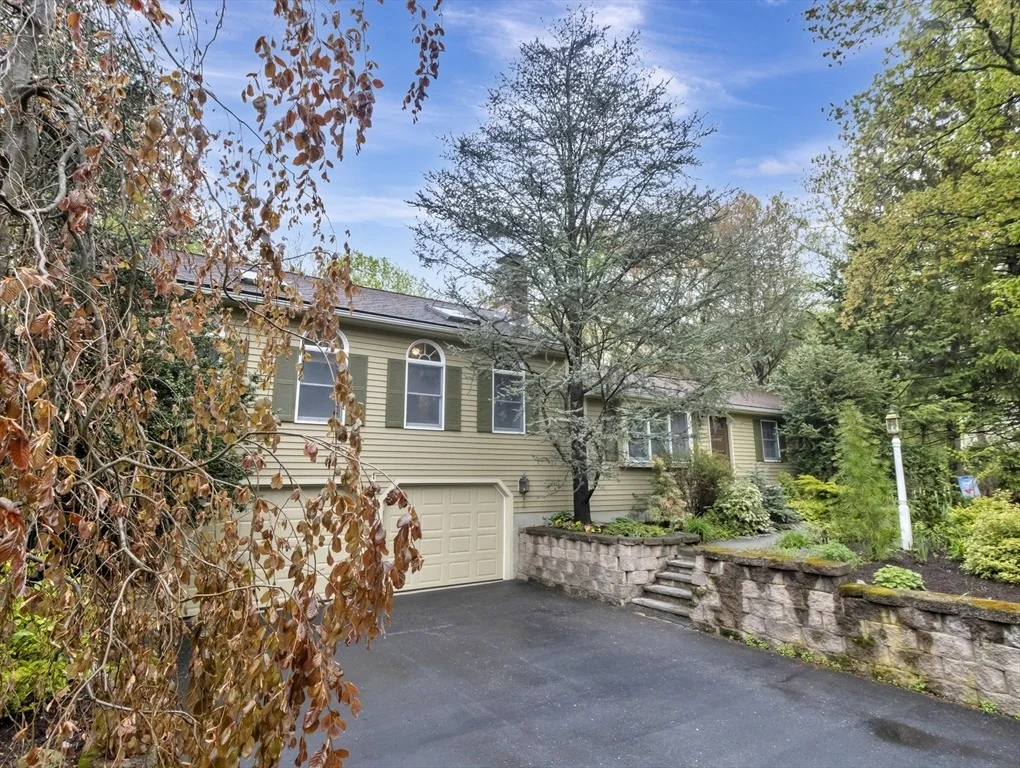 Photo of 93 Spring Hill Dr