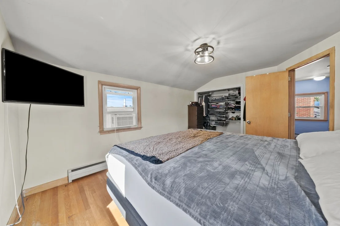 Photo of 18 Thompson Ln