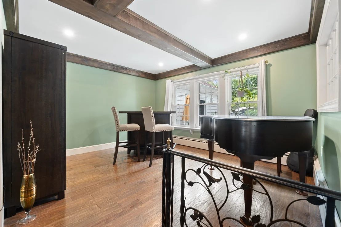 Photo of 163 Oakside Ave
