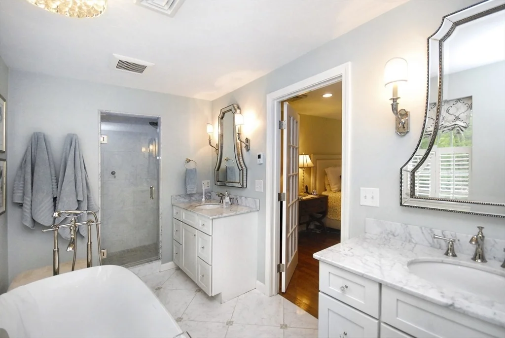 Photo of 2 Blackthorne Cir