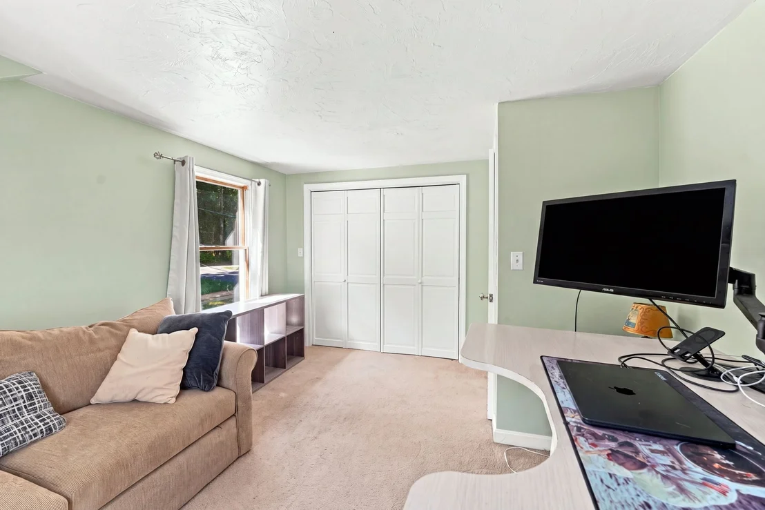 Photo of 111 King Philip Rd