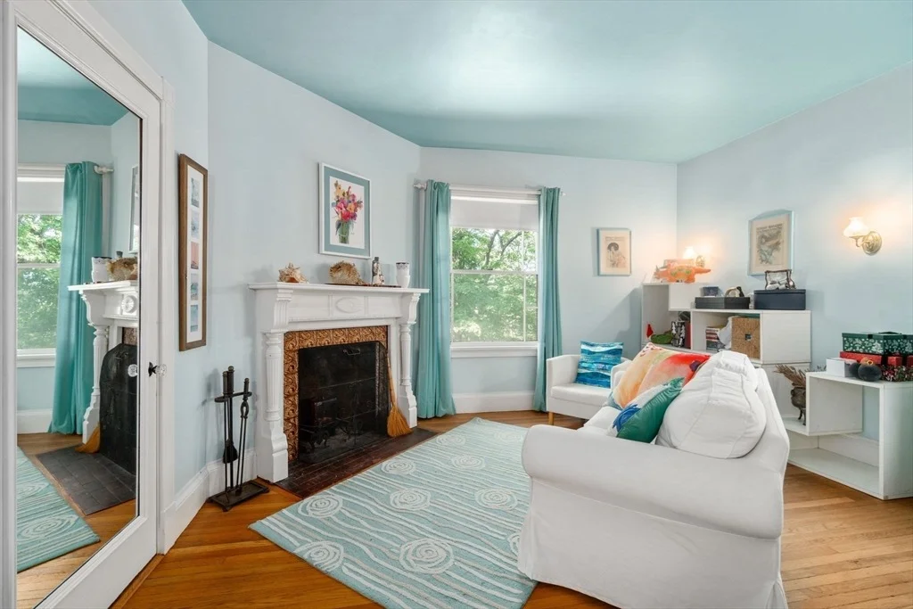 Photo of 379 Central