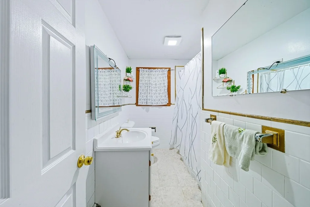 Photo of 20 Oakhill Dr