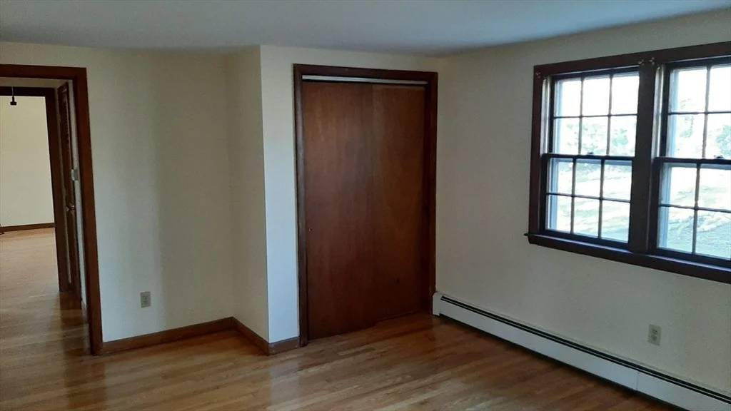 Photo of 8 Paddock Dr