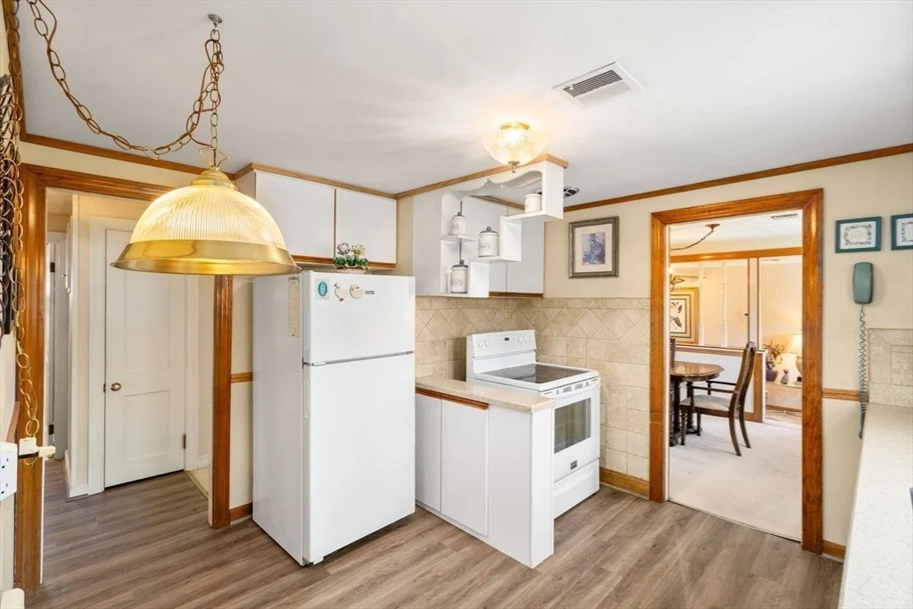 Photo of 28 Saint Dennis Dr
