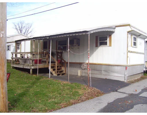 Photo of Unit 4 at 557-4 Southwest Cutoff
