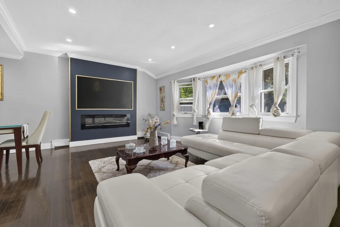 Photo of 2 Yale St