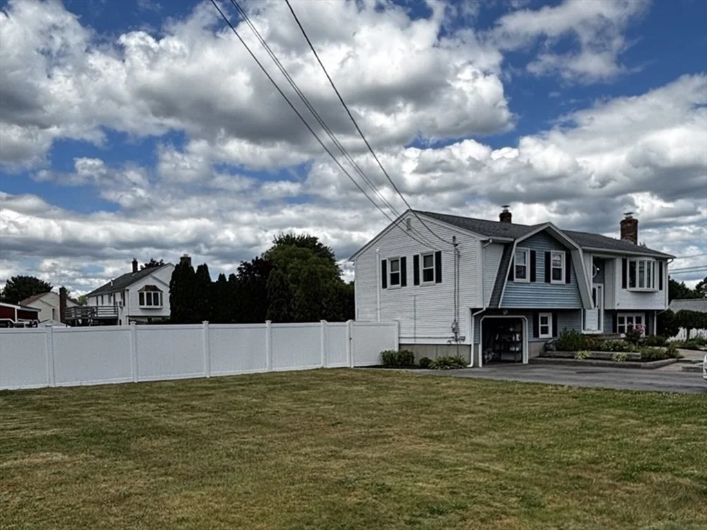 Photo of 860 Main St.