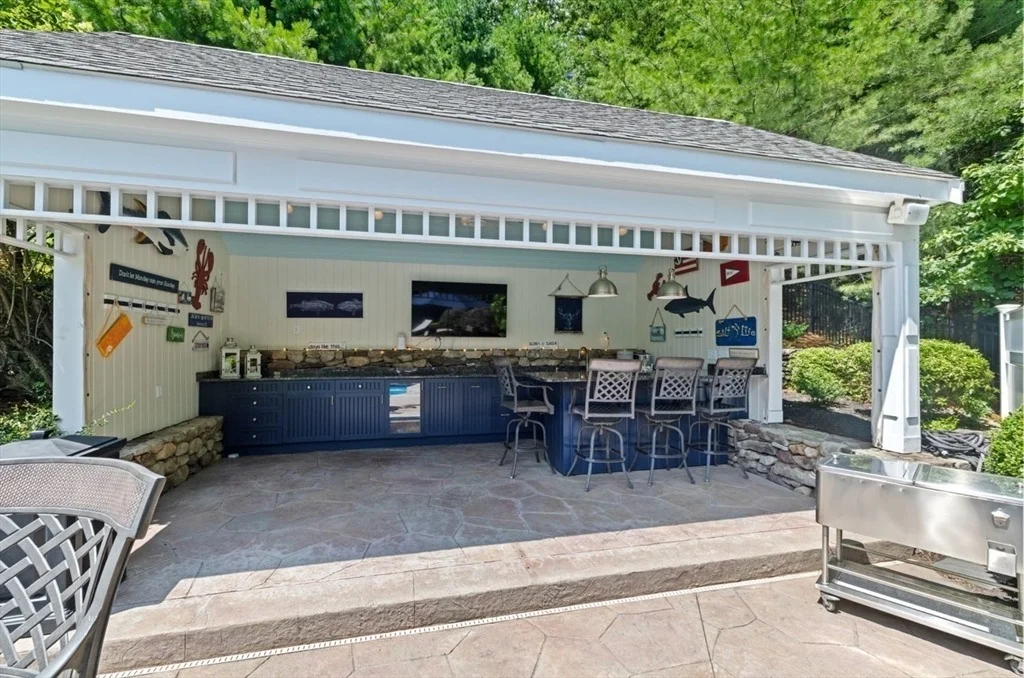 Photo of 160 Hillcrest Rd