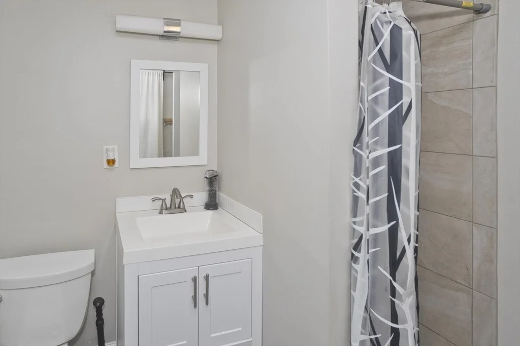 Photo of 174 Abbott St