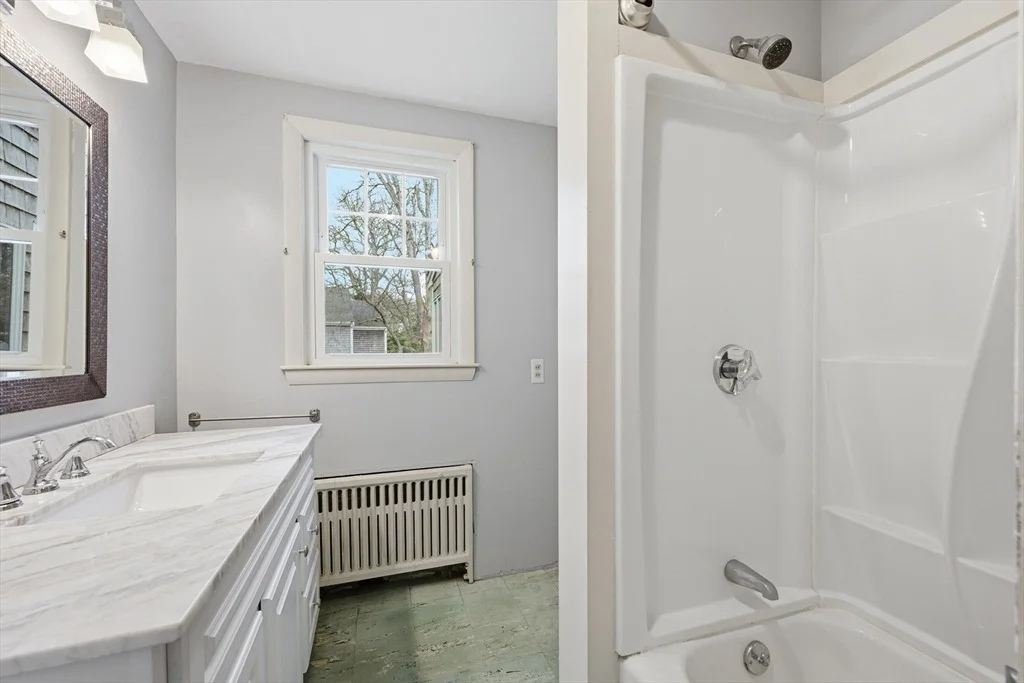 Photo of 42 Oak Ln