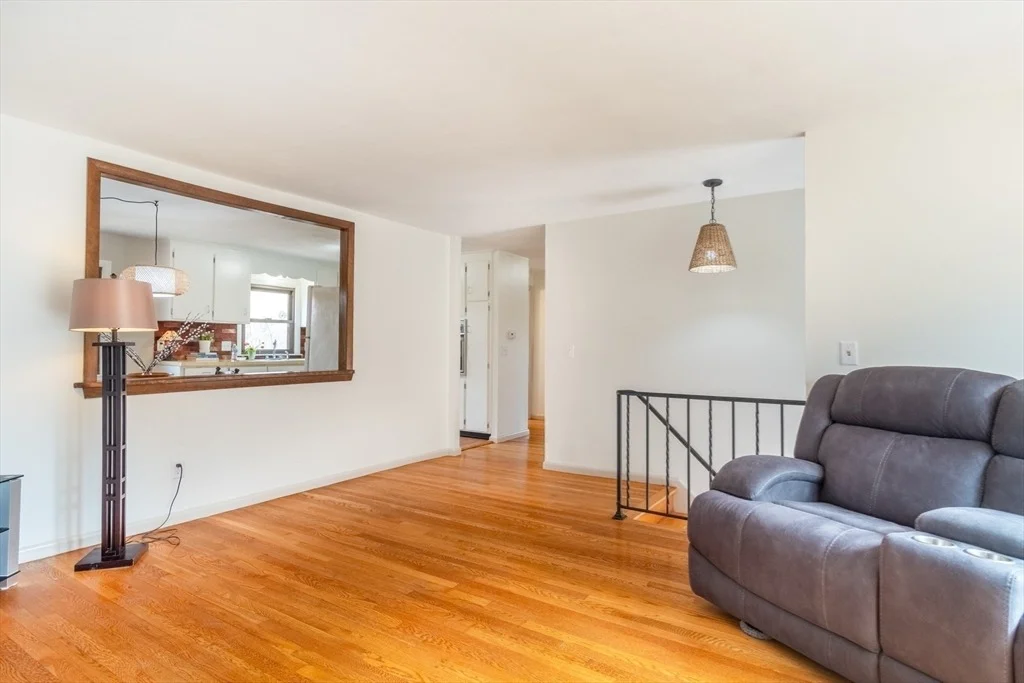Photo of 2 Linwood Dr
