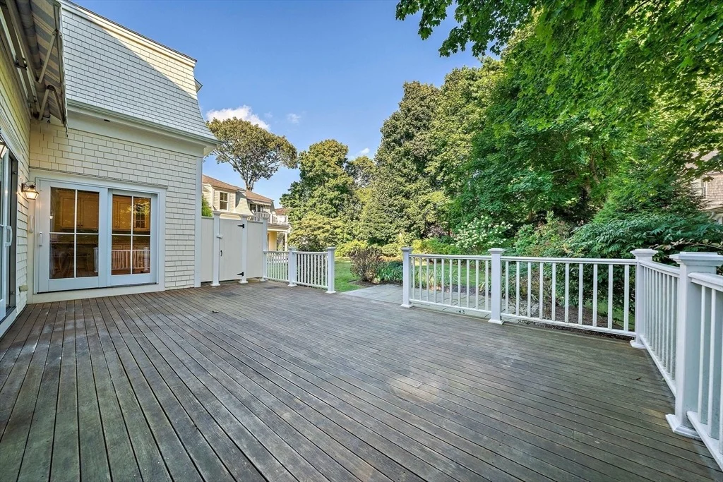 Photo of 1220 Main St