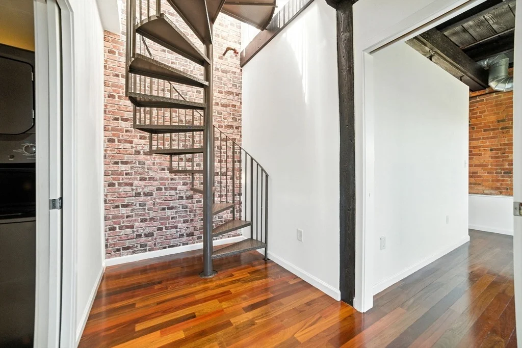 Photo of Unit 406 at 210 Broadway