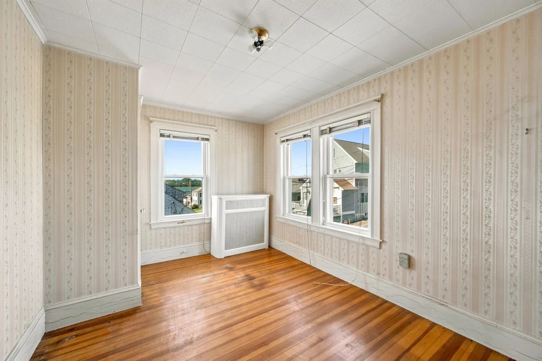 Photo of 28 Roosevelt Ave