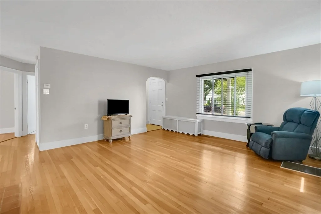 Photo of 76 Roosevelt Ave