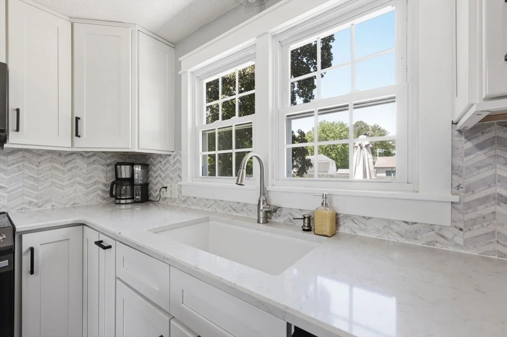 Photo of 303 College St