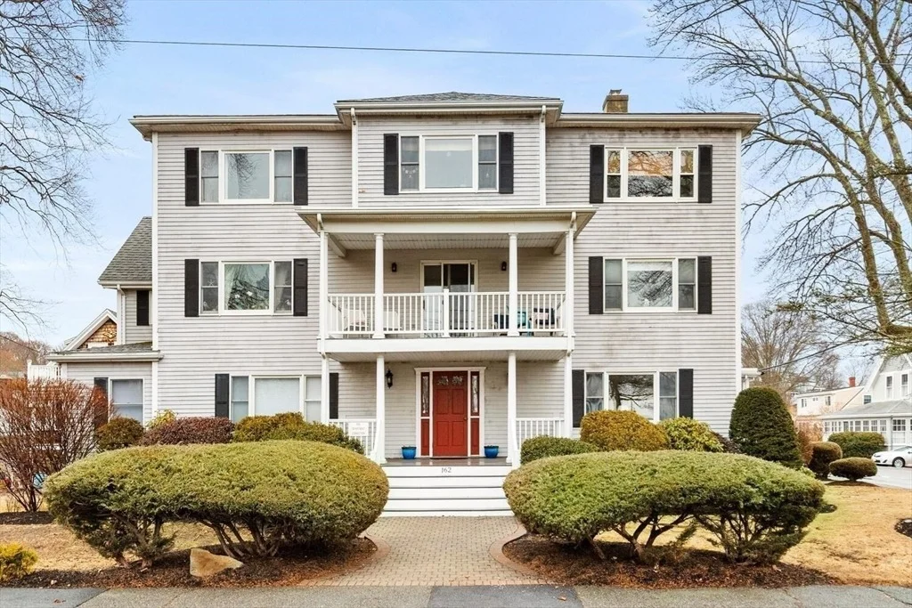 Photo of Unit 2 at 162 Willow Rd