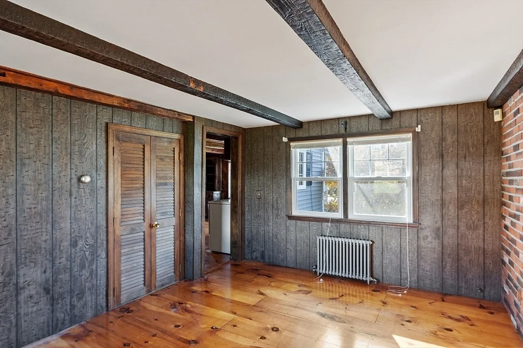 Photo of 583 W Broadway St
