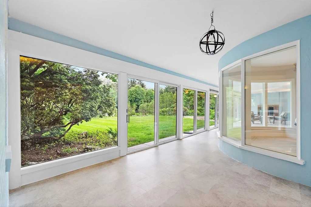 Photo of 1 Knollwood Dr