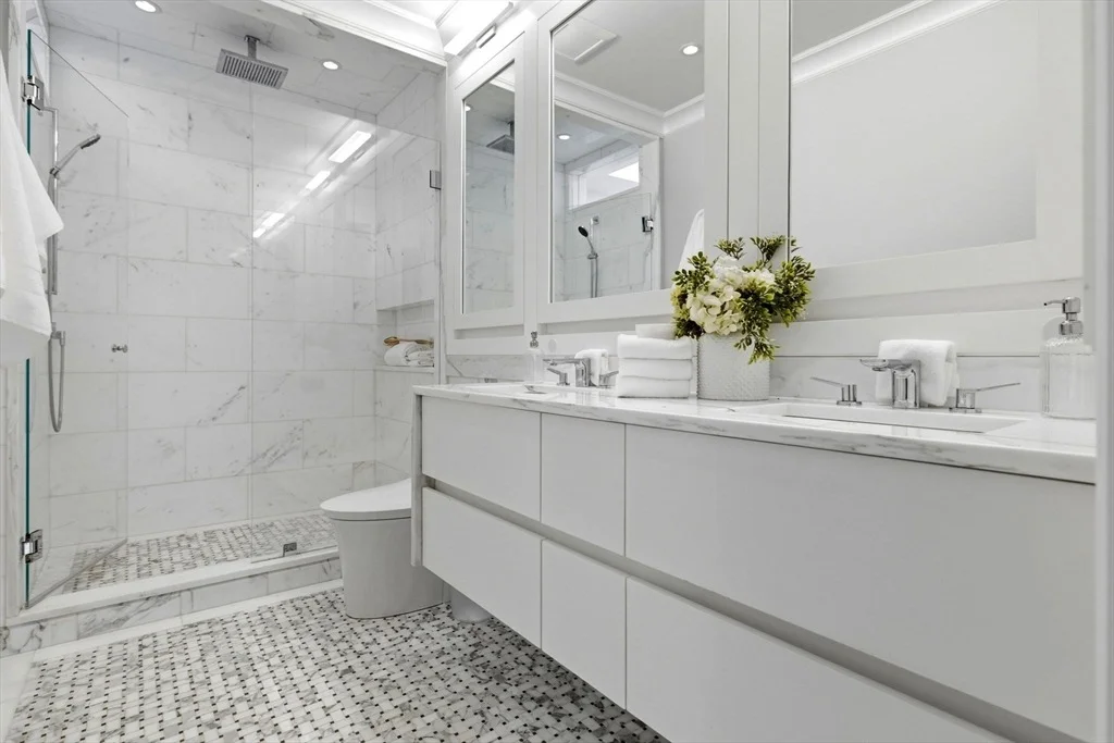 Photo of 321 Beacon Street