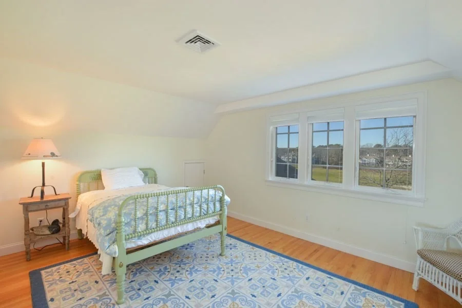 Photo of 125 Shore Dr W