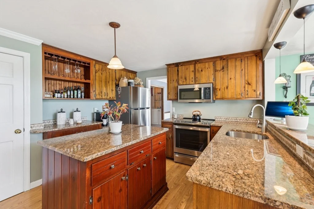 Photo of 6 Waterview Dr