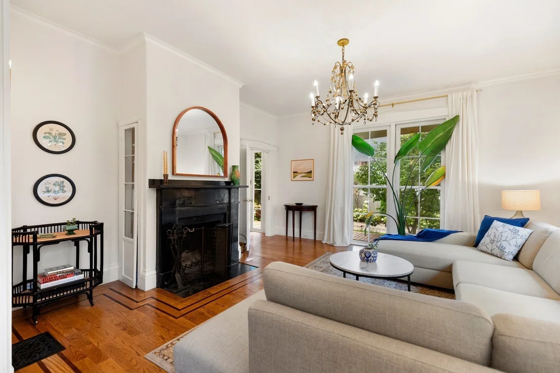 Photo of 82 Old River Place