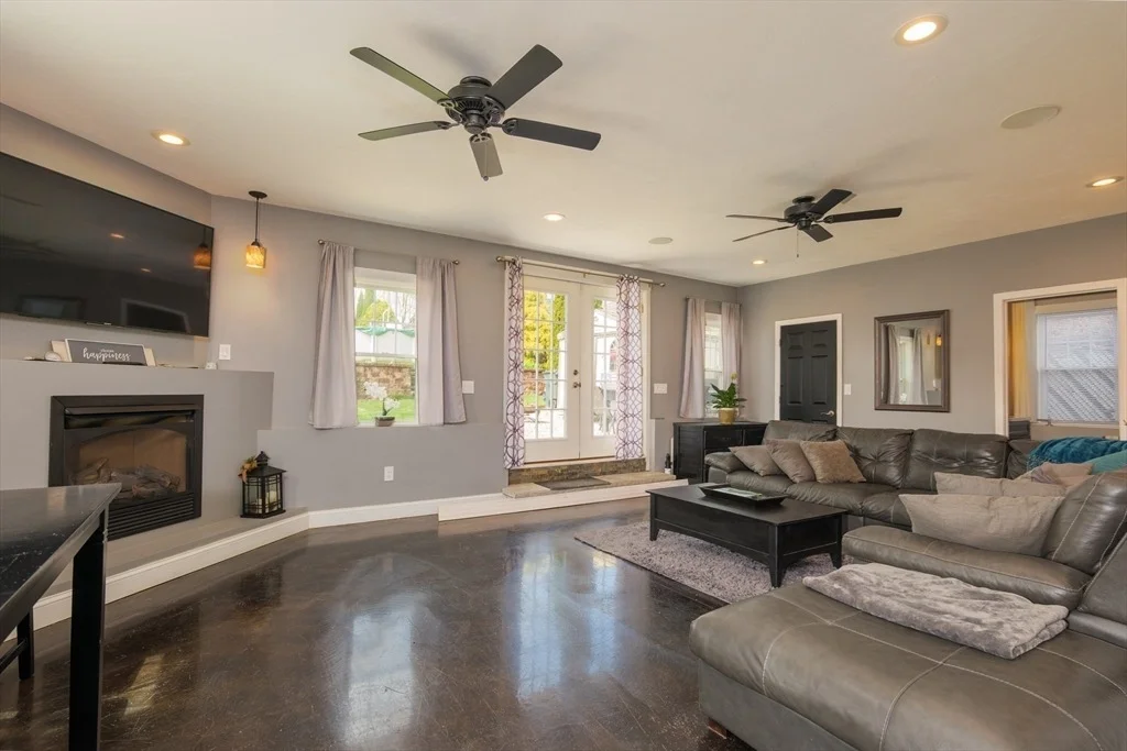 Photo of 9 Raddin St