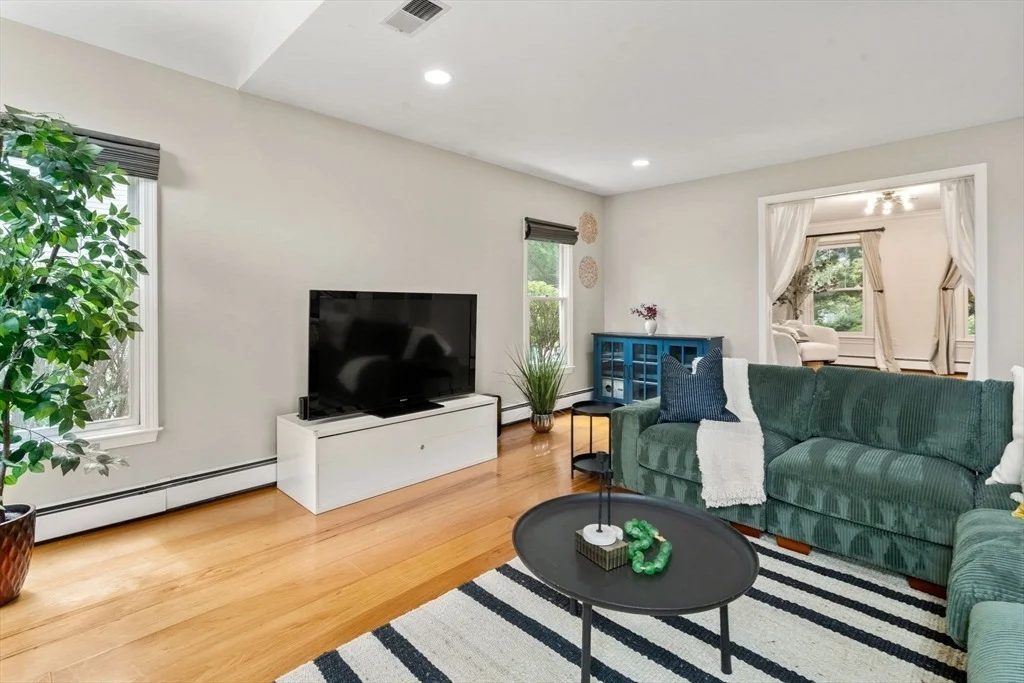 Photo of 35 Whitney Avenue