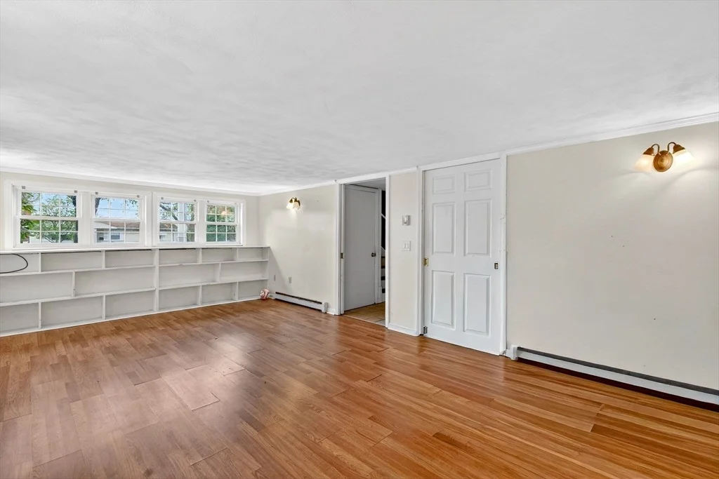 Photo of 10 Meadowbrook Rd