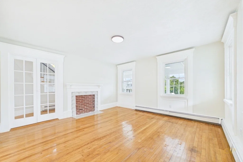 Photo of 398 Main St