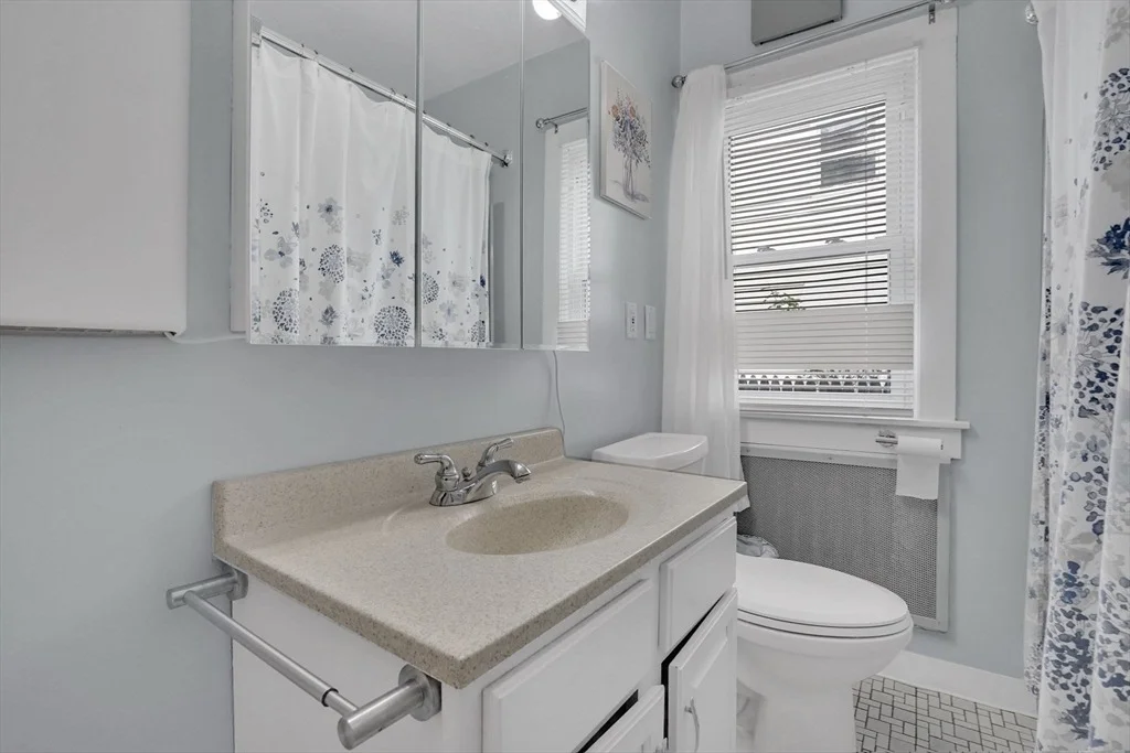 Photo of 76 Roosevelt Ave