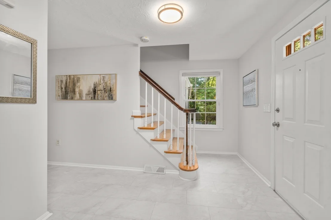 Photo of 942 Salem End Road