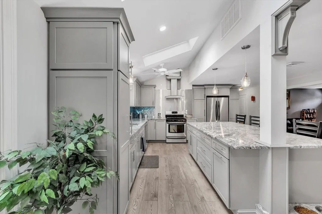 Photo of 426 Mariner Cir