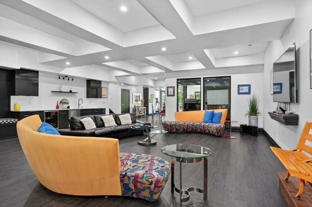 Photo of 556 Middle Road