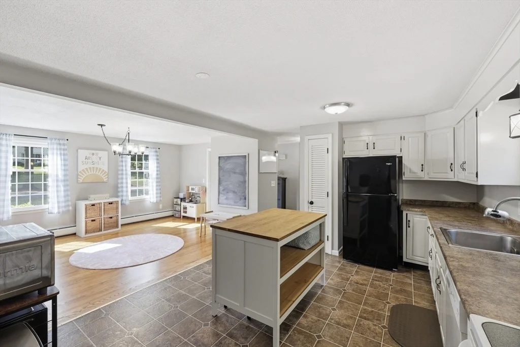 Photo of 175 Pontoosic Rd
