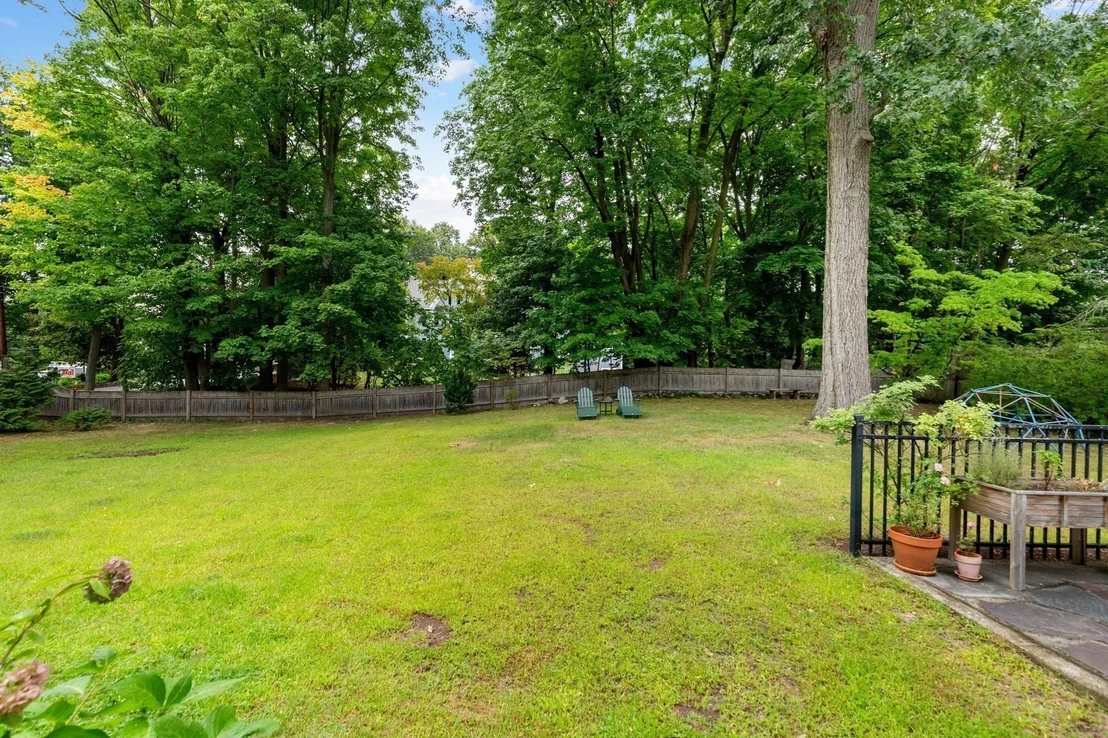 Photo of 82 Old River Place