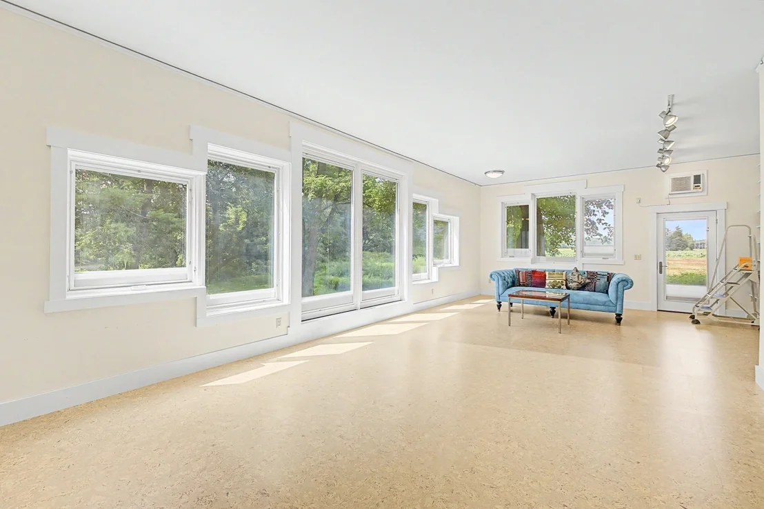 Photo of 293 Meadow Rd