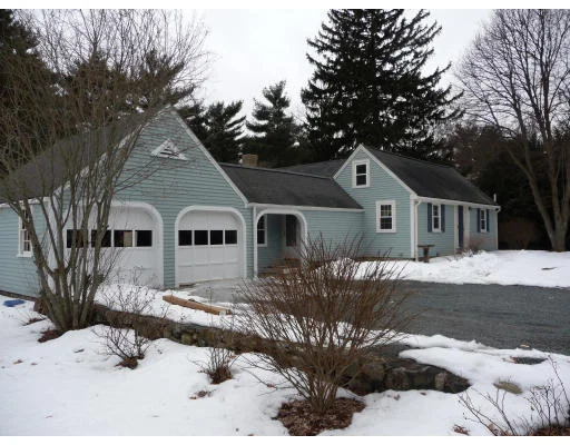Photo of 10 Robyn Ln