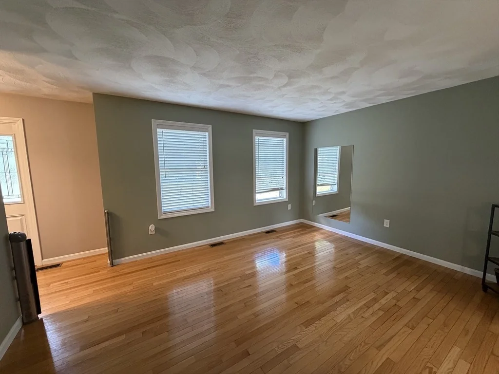 Photo of 25 Winston Cir
