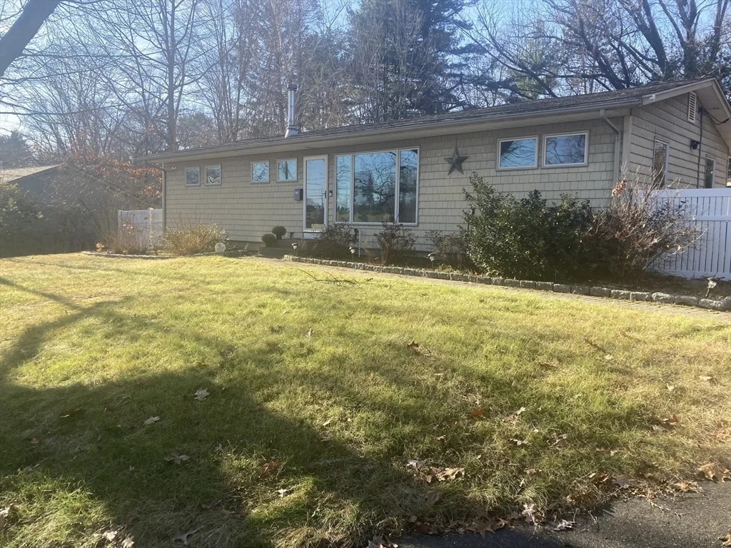 Photo of 552 Dwight Rd