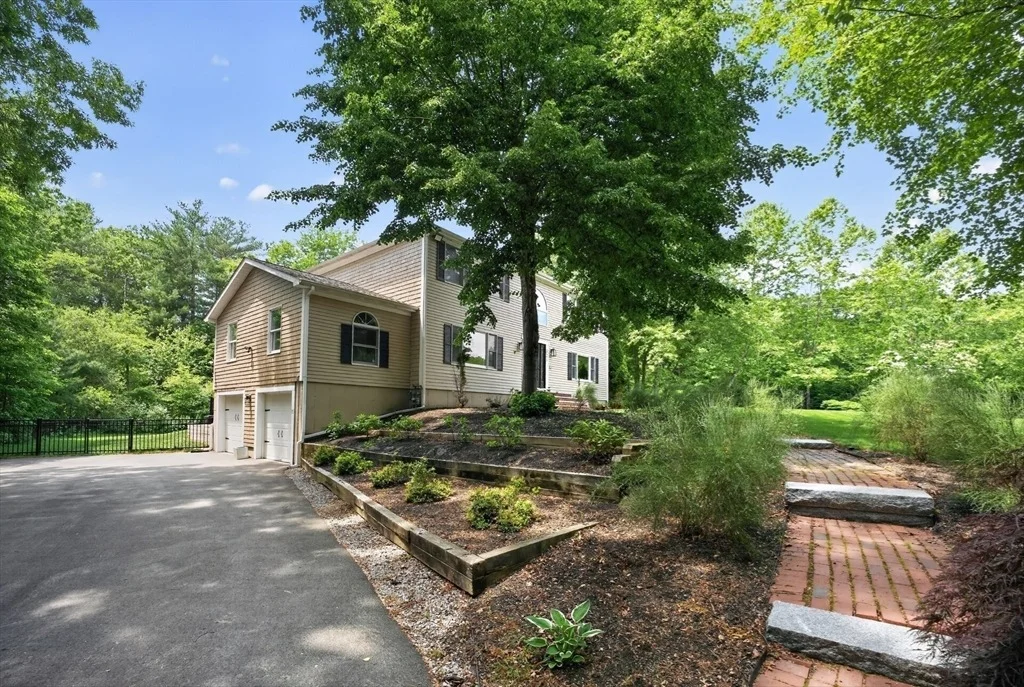 Photo of 321 Birchbark Dr