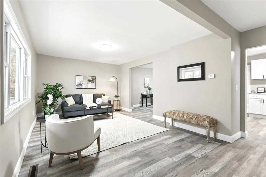 Photo of 2 1/2 James St