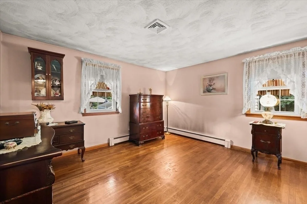Photo of 32 Colonial Drive