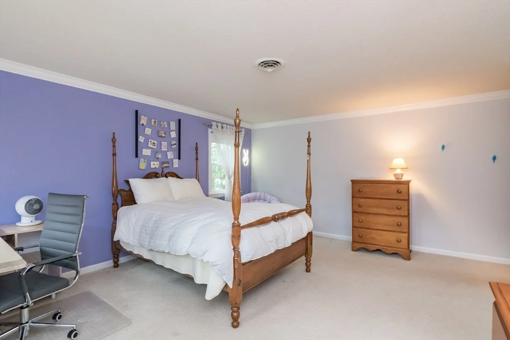 Photo of 42 Elizabeth Cir