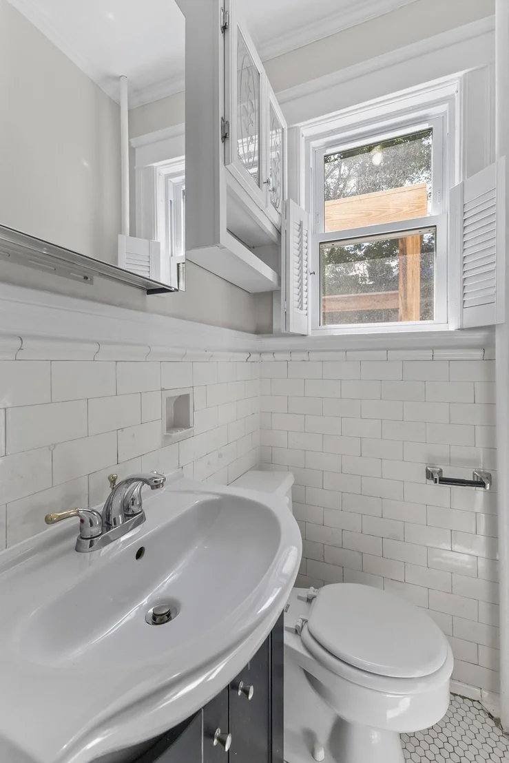Photo of 33 Clearview Ave
