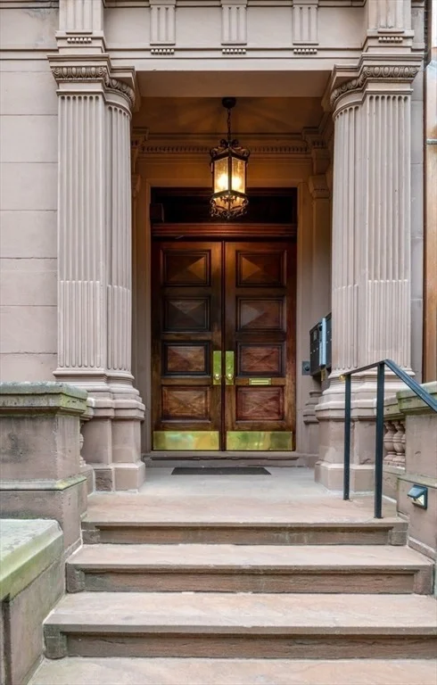 Photo of Unit B at 175 Commonwealth Avenue