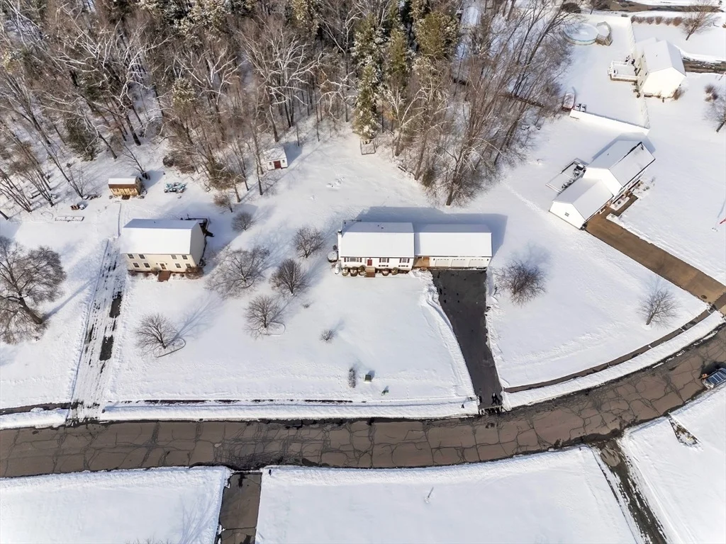 Photo of 11 Crystal Dr