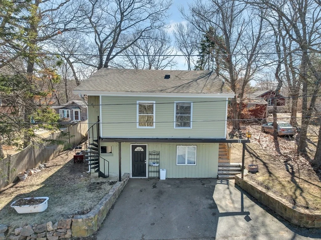 Photo of 18 Lyndale Ave